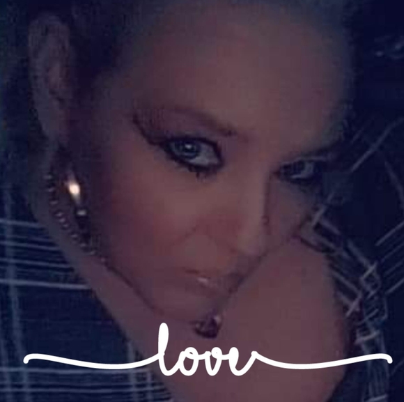 Profile Picture of Michelle Brissette (@michellebrisset) on Poshmark