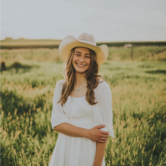 Profile Picture of Kate Wagner (@olivia_kate_) on Poshmark