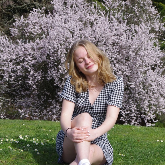 Profile Picture of Chloe Schwartz (@chloe_fits) on Poshmark