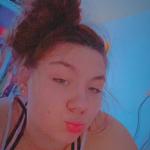 Profile Picture of Carlie Littler (@carlielittler) on Poshmark