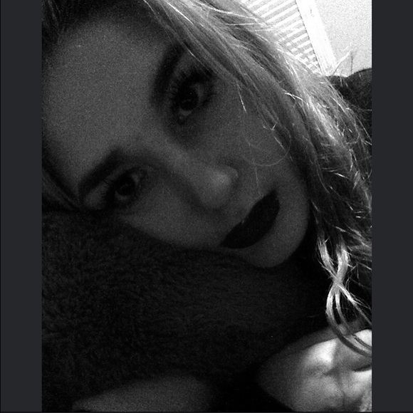 Profile Picture of Bri Permuth (@briaileen) on Poshmark