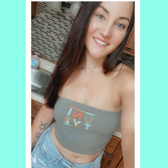 Profile Picture of Breanna Scicluna (@breez13) on Poshmark