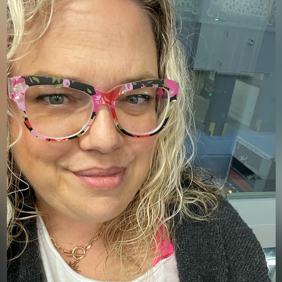 Profile Picture of Vaughn Hyndman (@vaughniepoo) on Poshmark