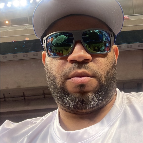 Profile Picture of Jose Omar (@omy_15the1) on Poshmark