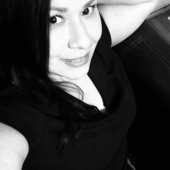 Profile Picture of Sandy Figueroa (@sandyfig99) on Poshmark