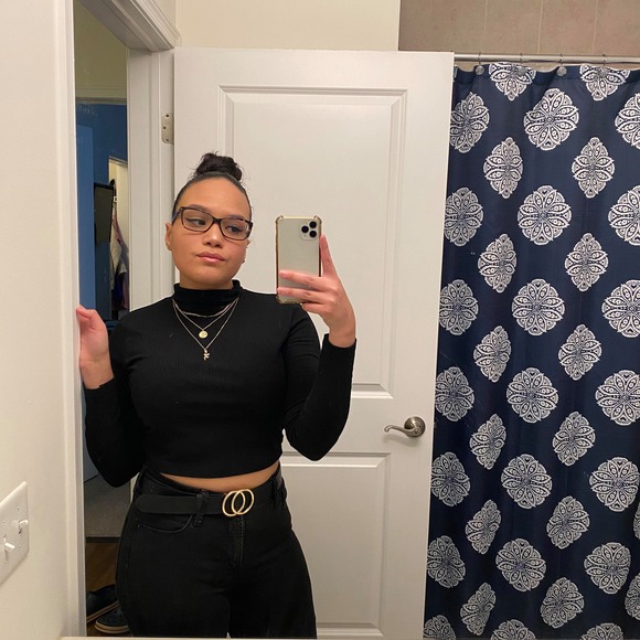 Profile Picture of Ariana Jimenez (@arianamjr) on Poshmark