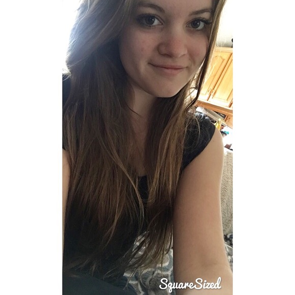 Profile Picture of Maya Littlefield (@mayalittlefield) on Poshmark