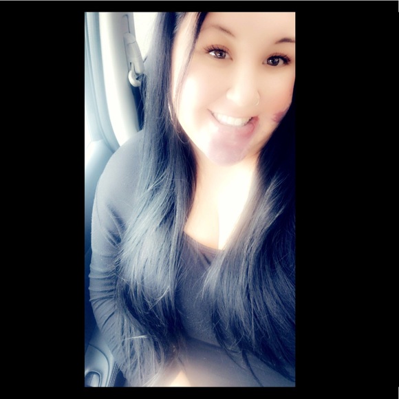 Profile Picture of Brianna Layden (@brilay) on Poshmark