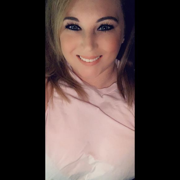 Profile Picture of Amanda Neumann (@anew2011) on Poshmark