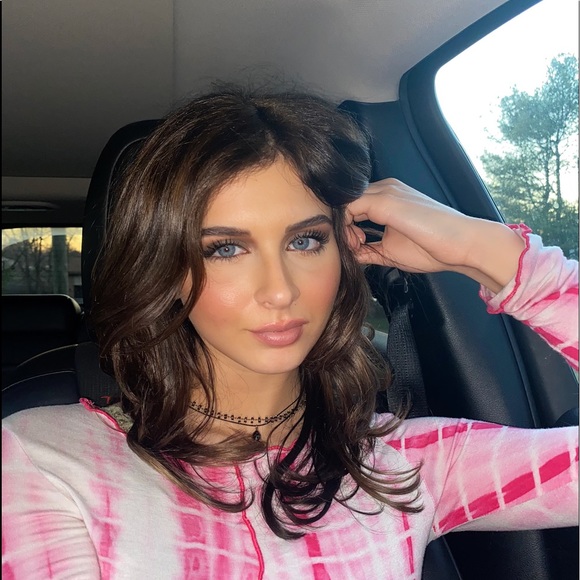 Profile Picture of Emily Stumbaugh (@estumbaugh) on Poshmark