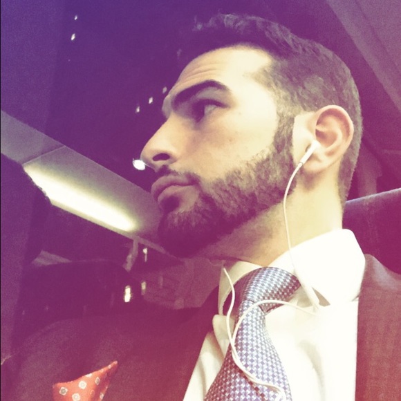 Profile Picture of Larry Vigg (@lviggiano1211) on Poshmark