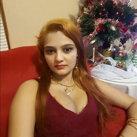Profile Picture of Shaneeza Shakoo (@29shenny) on Poshmark