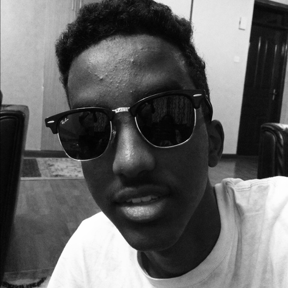 Profile Picture of Abdullahi Abdullahi (@abdullclutch) on Poshmark