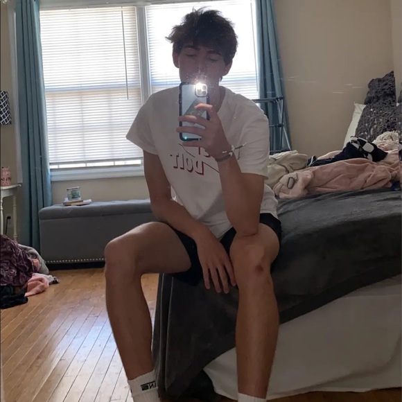 Profile Picture of Luke Schmidt (@lukeschmidt662) on Poshmark