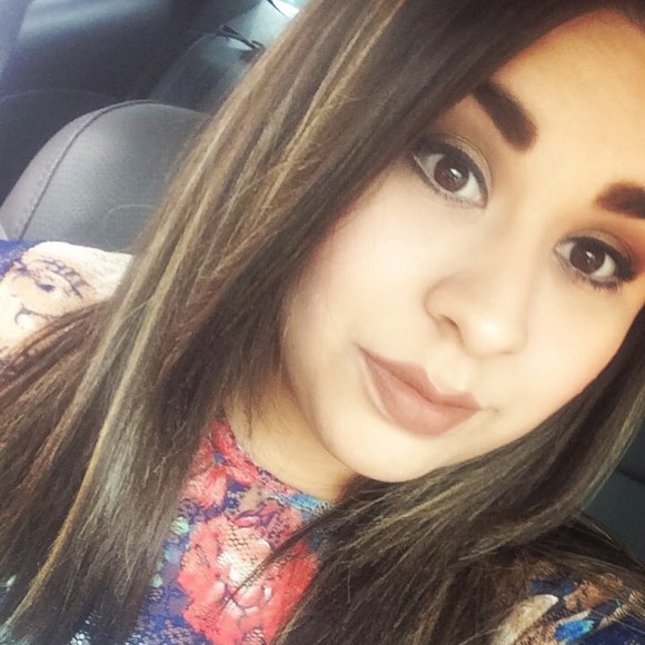 Profile Picture of Desiree Antillon (@dantillon0504) on Poshmark