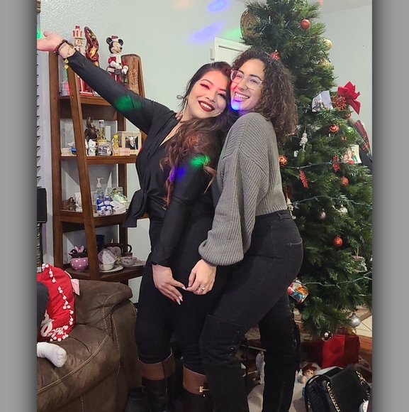 Profile Picture of Virginia Silverio (@viickkii) on Poshmark