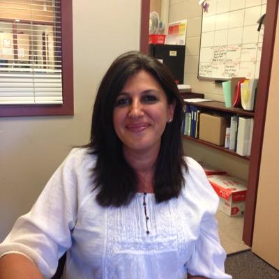 Profile Picture of Sylvia Acevedo (@SylviaAcevedo19) on Twitter