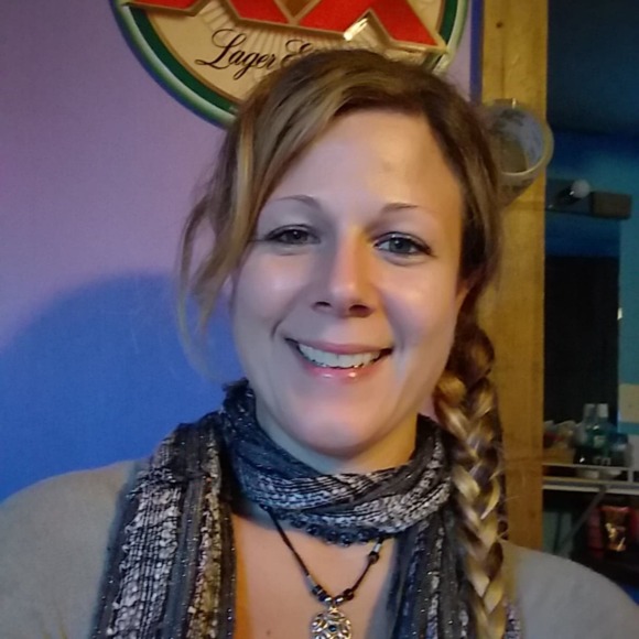 Profile Picture of Jessica Largen (@devley44) on Poshmark