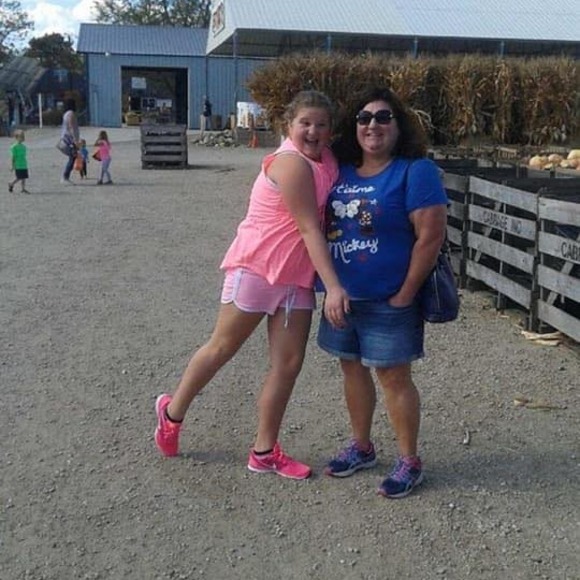 Lisa Boemmel - Poshmark Profile Picture of Lisa Boemmel (@lisakb1022) on Poshmark