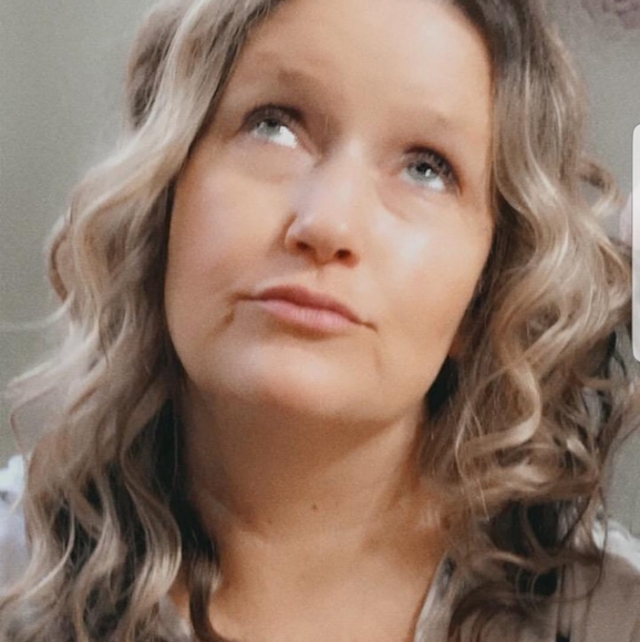 Profile Picture of Mary Guye (@mary_guye) on Poshmark