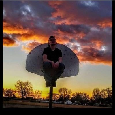 Profile Picture of Evan Mackey (@EvanMackey12) on Twitter
