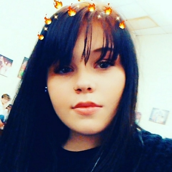 Profile Picture of Zoey Bradley (@zoeybradley1019) on Poshmark