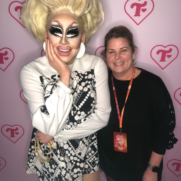 Profile Picture of Kristie Perling (@tomanypets) on Poshmark