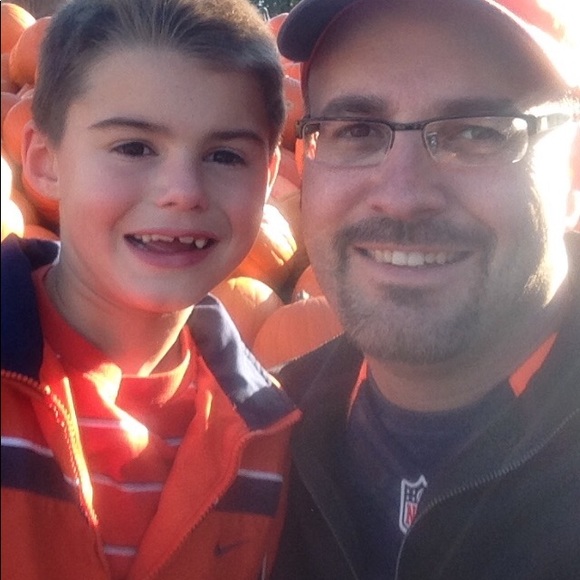 Profile Picture of David Wallace (@wallacd6) on Poshmark