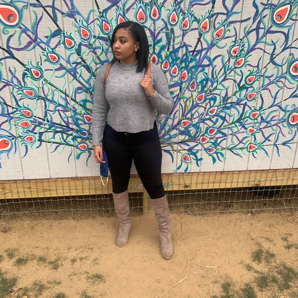 Profile Picture of Temu Stephens (@temu04) on Poshmark