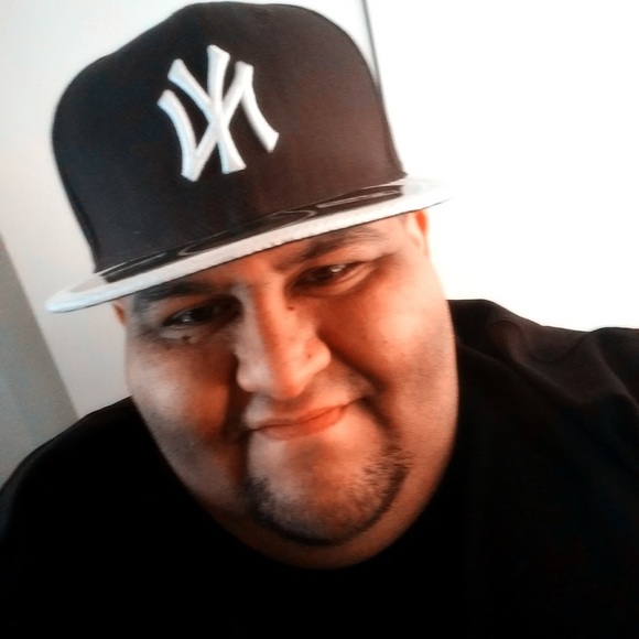 Profile Picture of Daniel Bara (@tblessbar) on Poshmark