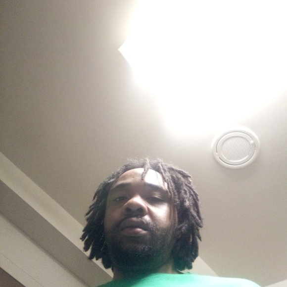 Profile Picture of Erik Farley (@erikfarley340) on Poshmark