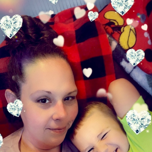 Profile Picture of Candace Page (@candacep283) on Poshmark