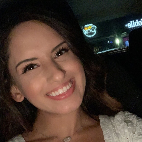 Profile Picture of Brianna Valdez (@briannavalde455) on Poshmark