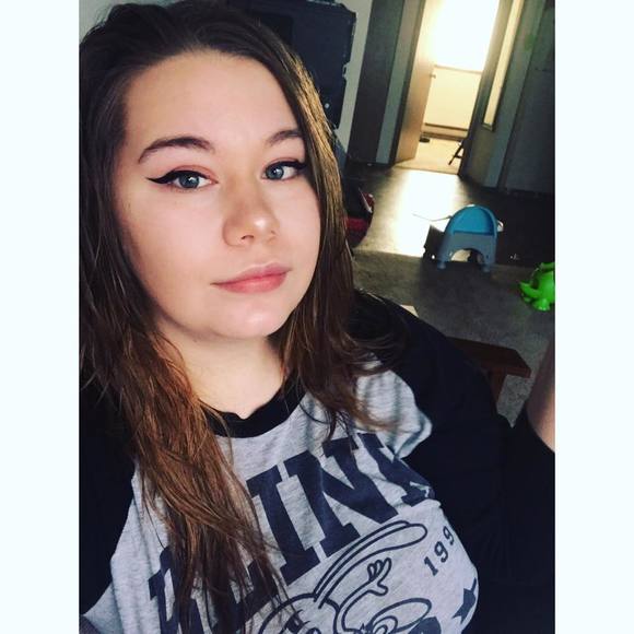 Profile Picture of Demi Dohner (@demidohner) on Poshmark