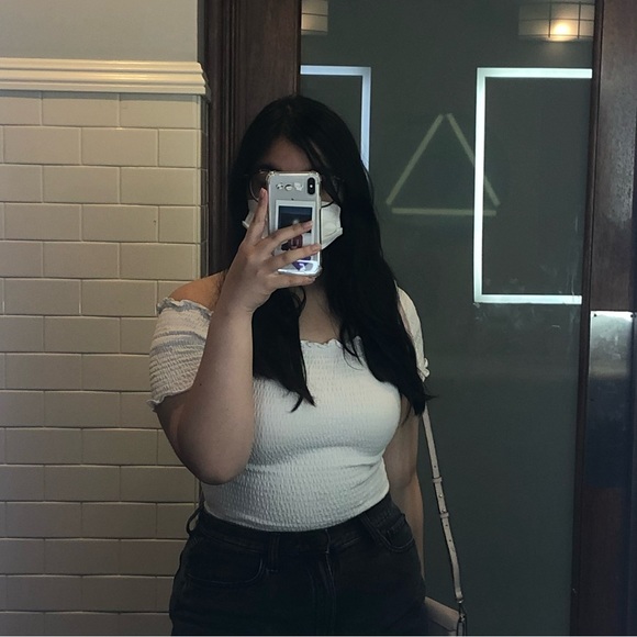 Profile Picture of Kailee Aflague (@kayreeeee) on Poshmark
