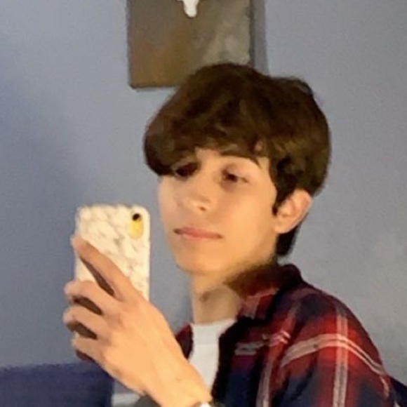 Profile Picture of Daniel Aceituno (@danace738) on Poshmark