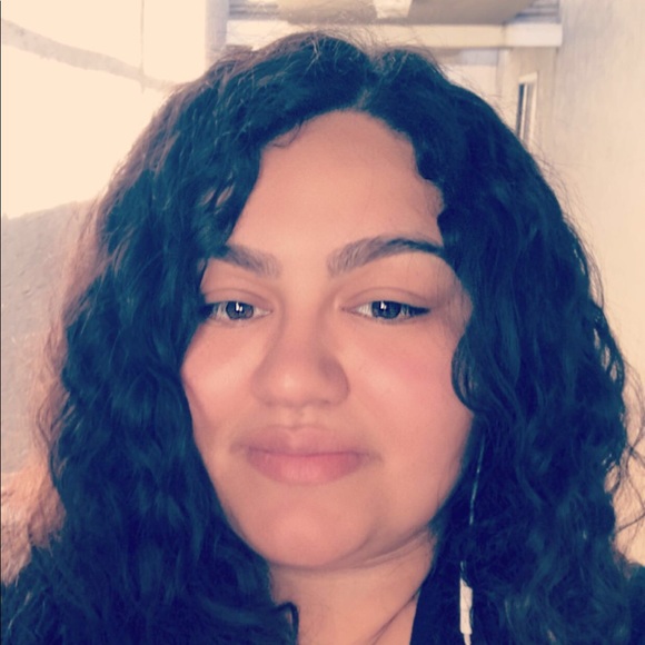 Profile Picture of Vanessa Aguilar (@vanessaaguil847) on Poshmark