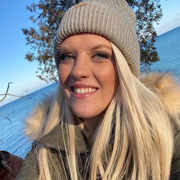 Profile Picture of Eliza Rachow (@erachow) on Poshmark