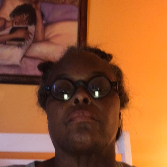 Profile Picture of Charlotte Wilson (@char6040) on Poshmark