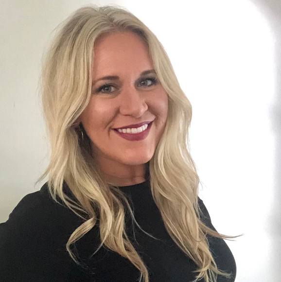 Profile Picture of Alissa Achterling (@aachterl) on Poshmark