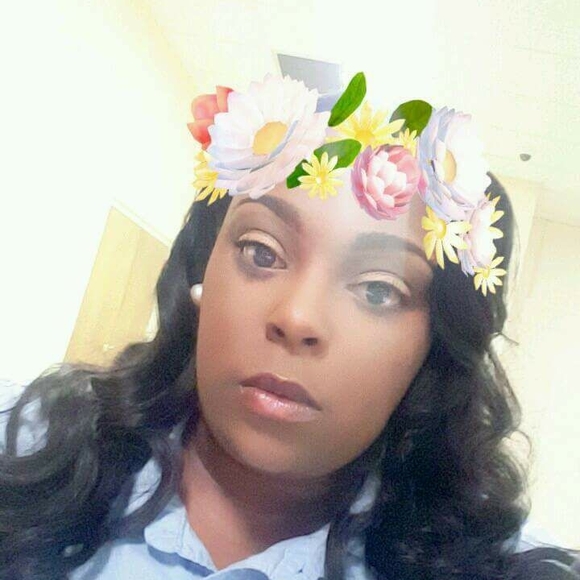 Profile Picture of Tia Baldwin (@titbb1) on Poshmark