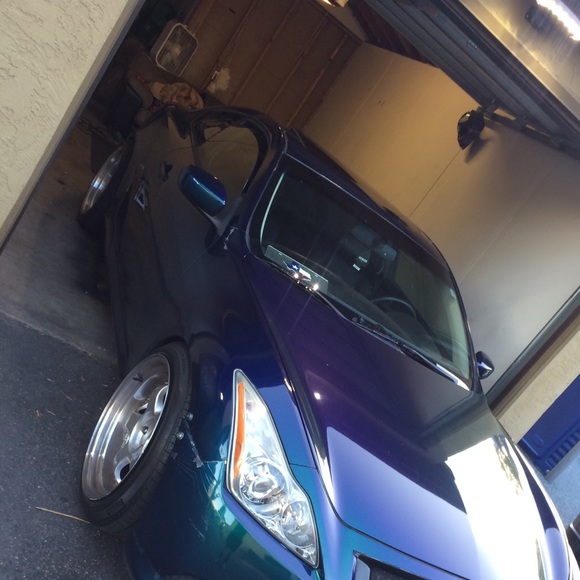 Profile Picture of Gino Flores (@ginof23) on Poshmark