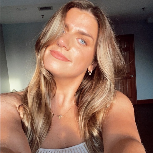 Profile Picture of Haley Uzelac (@huzelac) on Poshmark