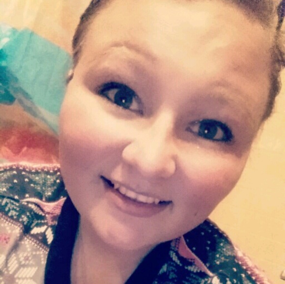 Profile Picture of Kelsi Simpson (@kelsilynn1211) on Poshmark