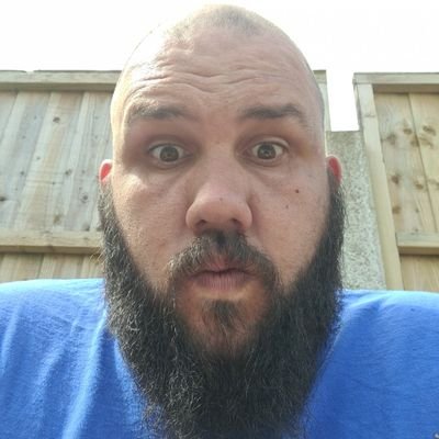 Profile Picture of Craig Barratt (@Bazzerbrush) on Twitter