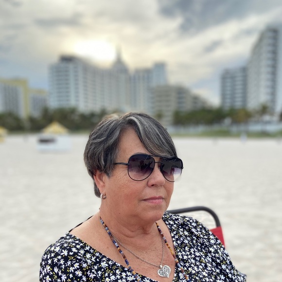 Profile Picture of Carmen rosa Perez-cuevas (@carmenza342) on Poshmark