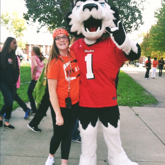 Haley Lamansky - Poshmark Profile Picture of Haley Lamansky (@haleyrose121) on Poshmark