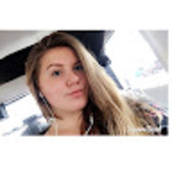 Robyn Willyard - Poshmark Profile Picture of Robyn Willyard (@willyardrobyn22) on Poshmark