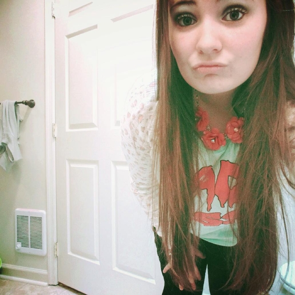 Profile Picture of Mary Restifo (@maryrestifo) on Poshmark