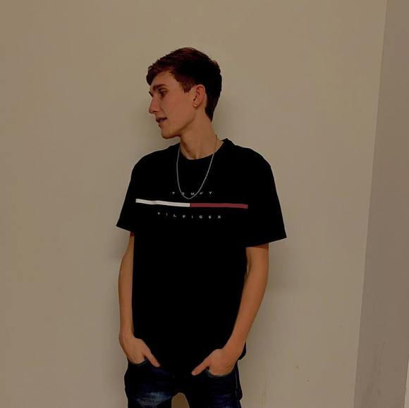 Profile Picture of Brad Bell (@bradbell9899) on Poshmark